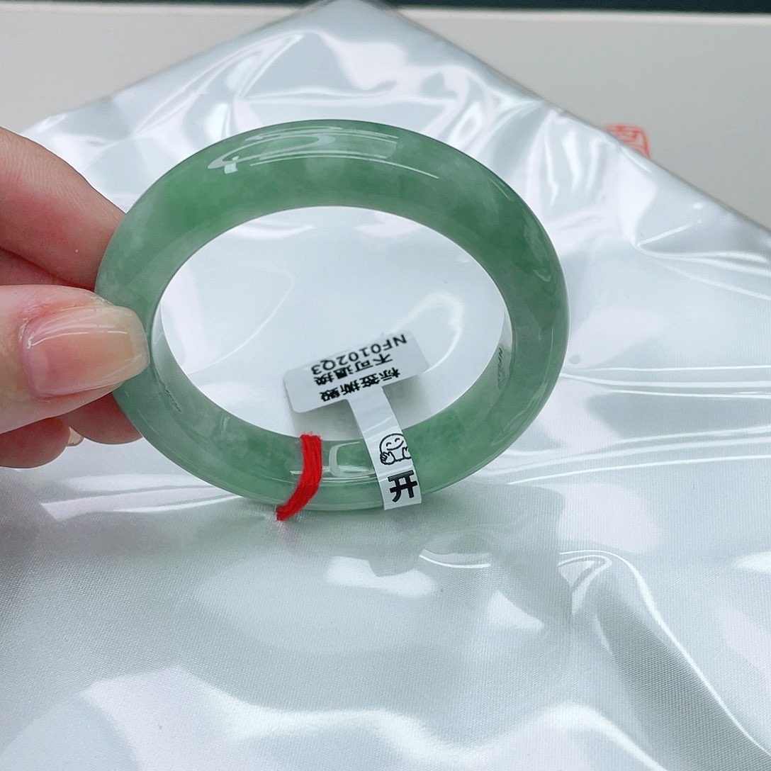 翡翠手镯未镶嵌正51