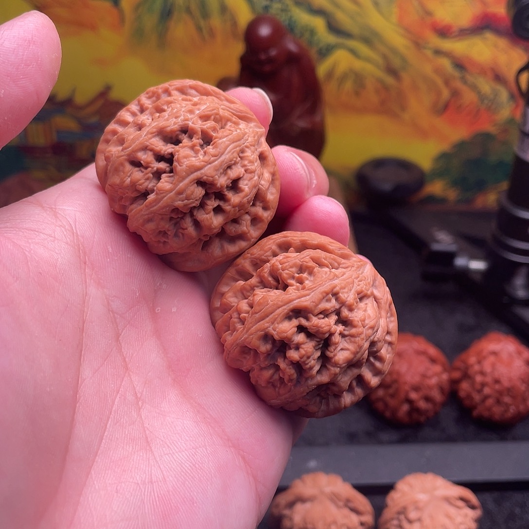 一***妹文玩核桃吊坠大粗筋