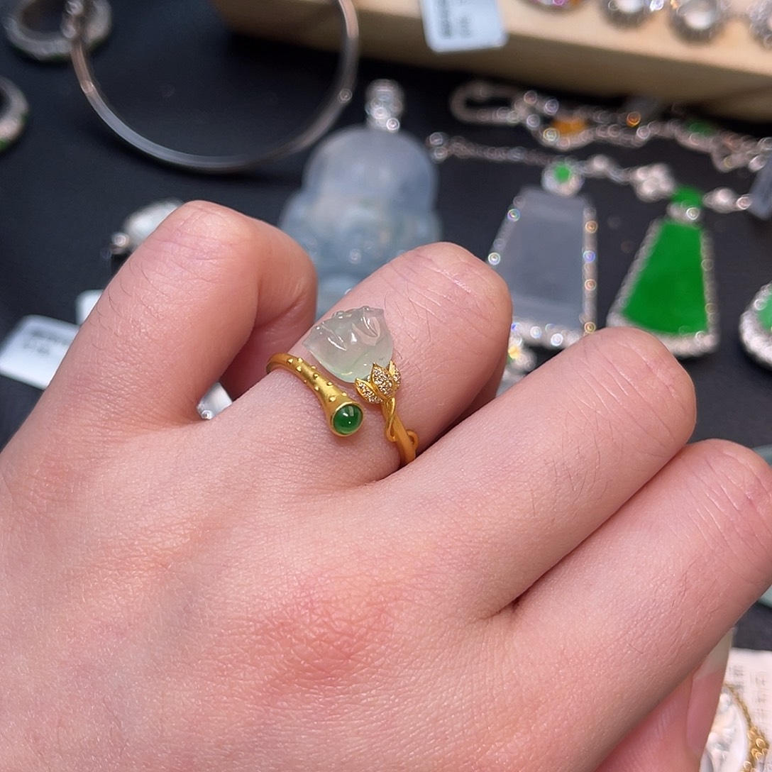 翡翠18K金镶嵌戒指莲蓬