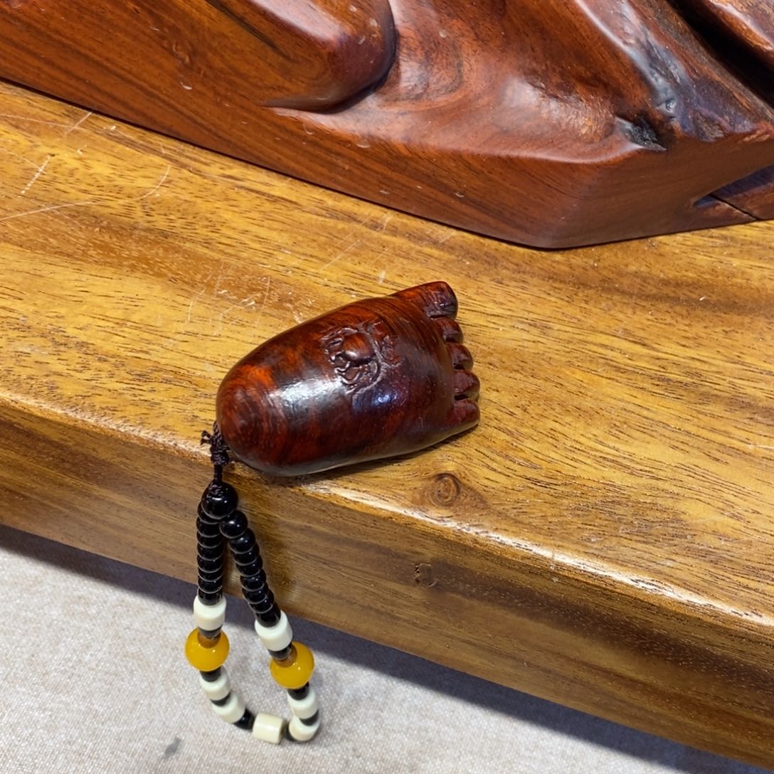 犀角紫檀知足常乐把件