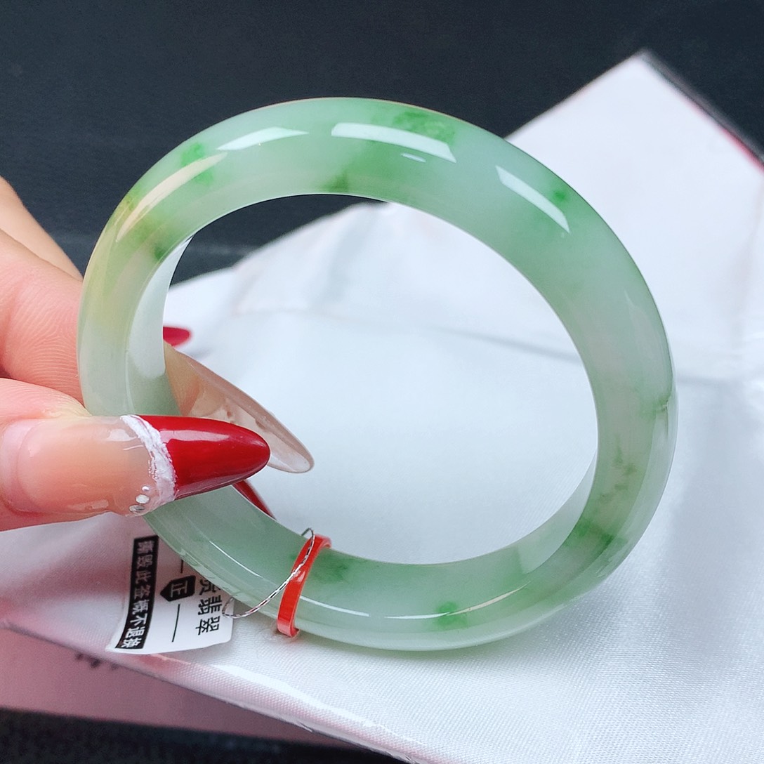 翡翠手镯未镶嵌51圈