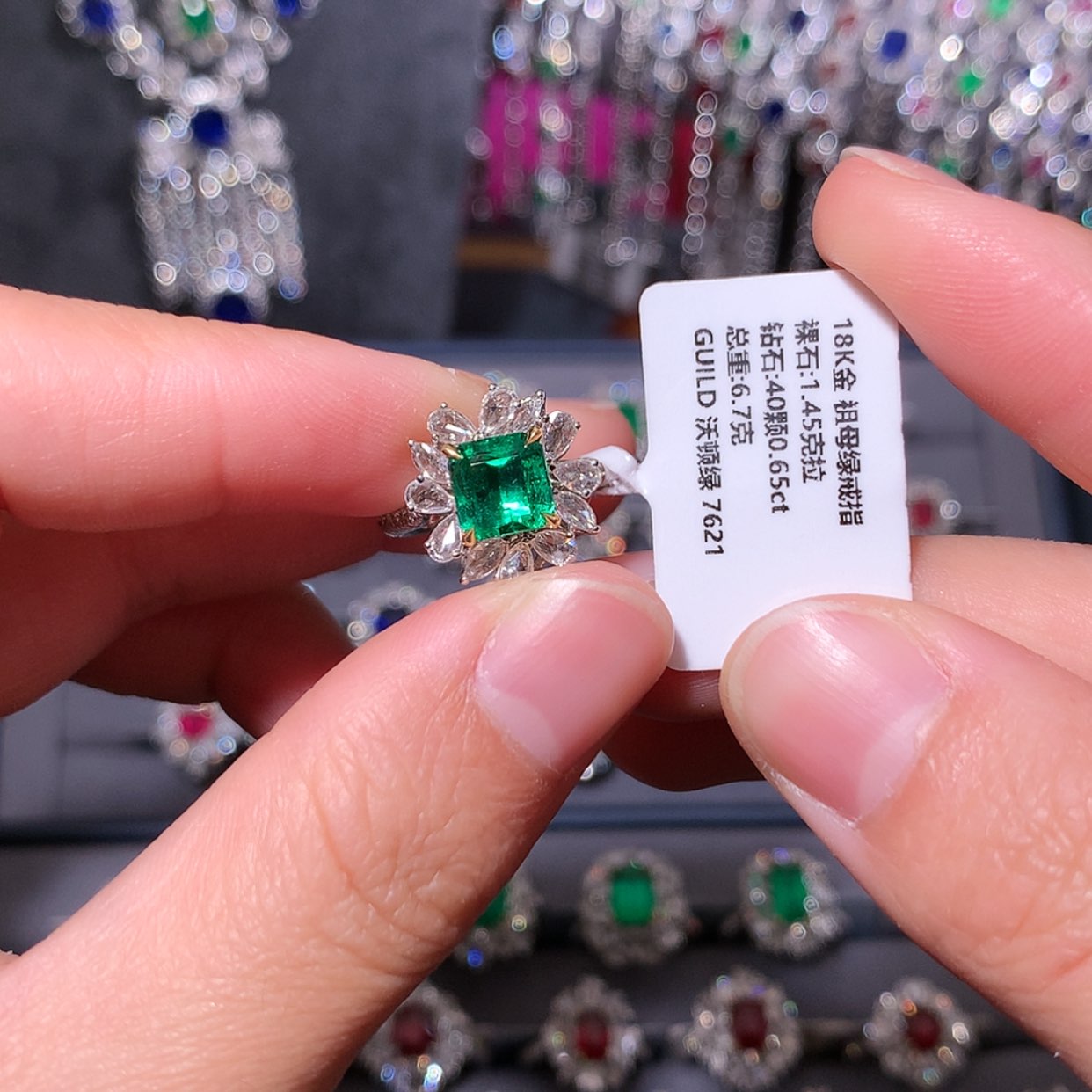 【闪购商品】祖母绿戒指18K金镶嵌