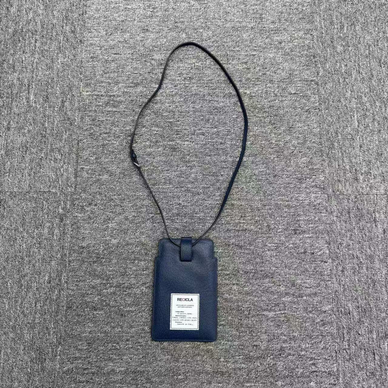 未使用 maje 15636  标志性四缝线手机包 