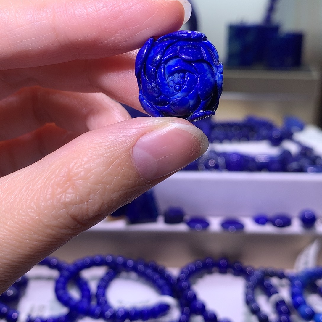 青金石未镶嵌天然原矿牡丹花配饰18.9m