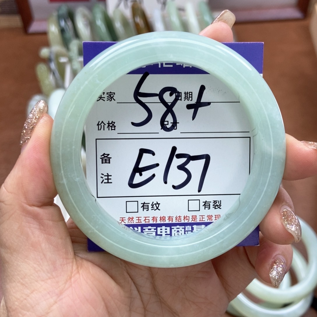 岫玉手镯手镯未镶嵌