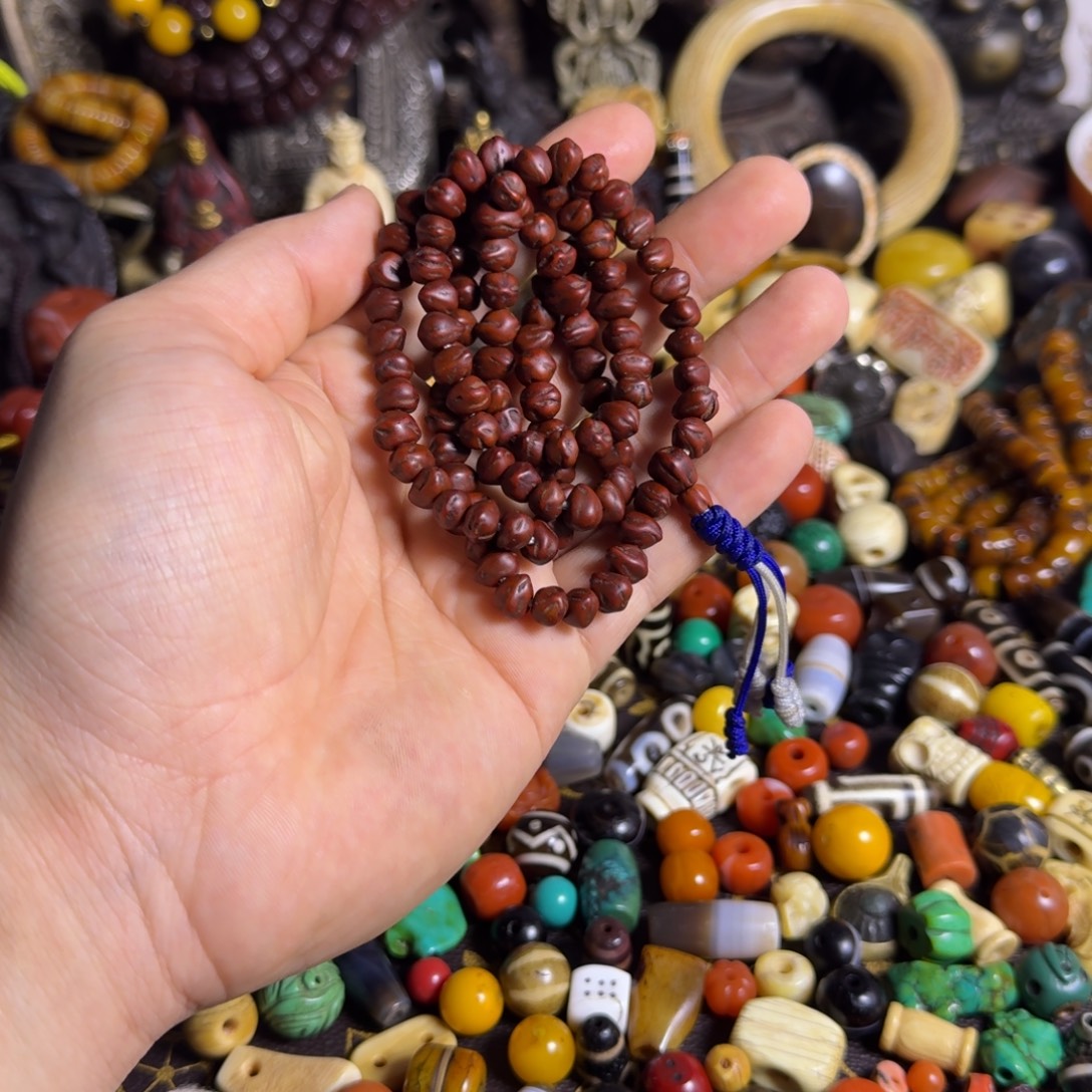 琉璃颈饰如图如图