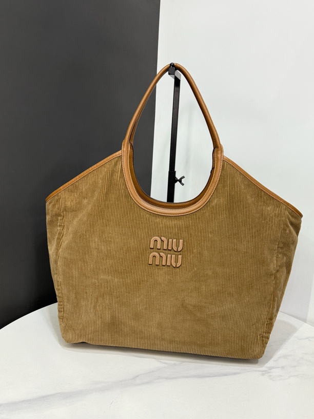 99新 MIU MIU/缪缪 棕色灯芯绒hobo包38cm/HK51040325