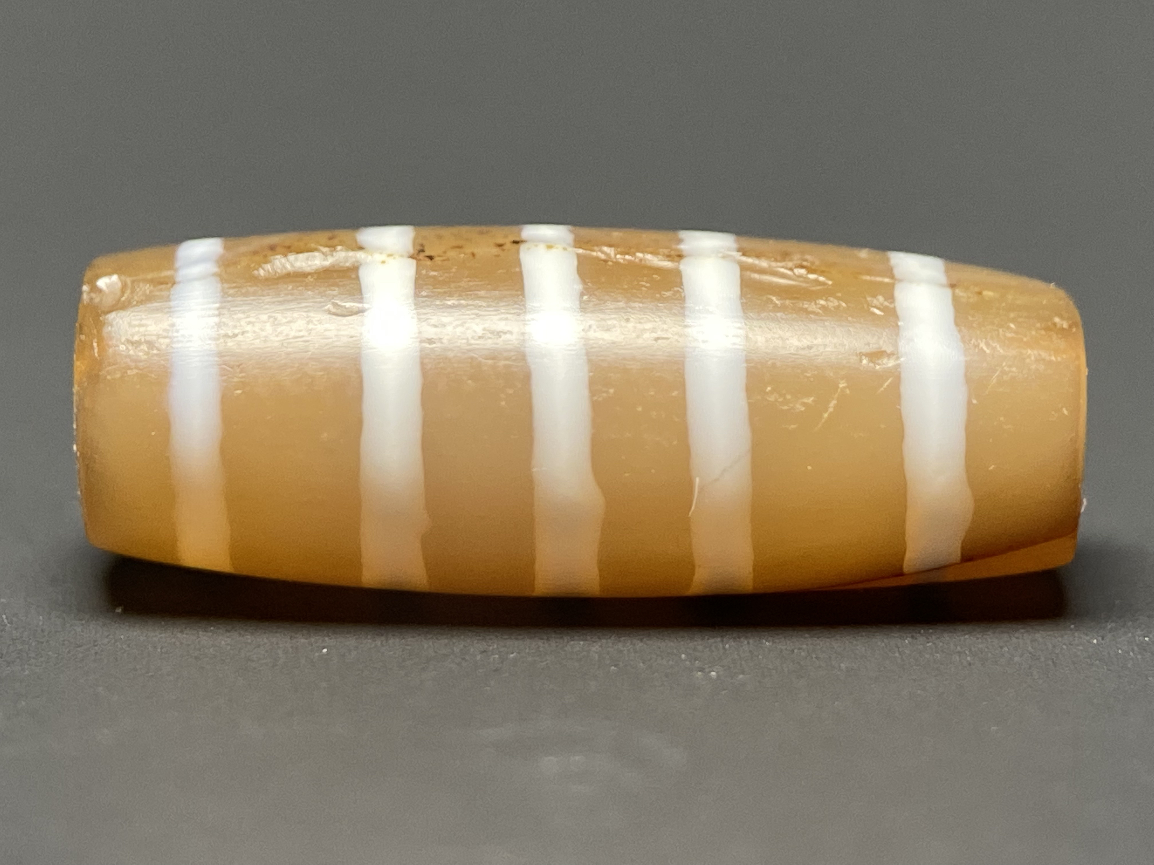 五线蚀花红玉髓管珠20.5*7.6mm