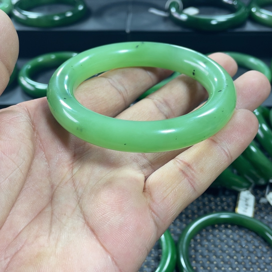 和田玉（碧玉）未镶嵌手镯