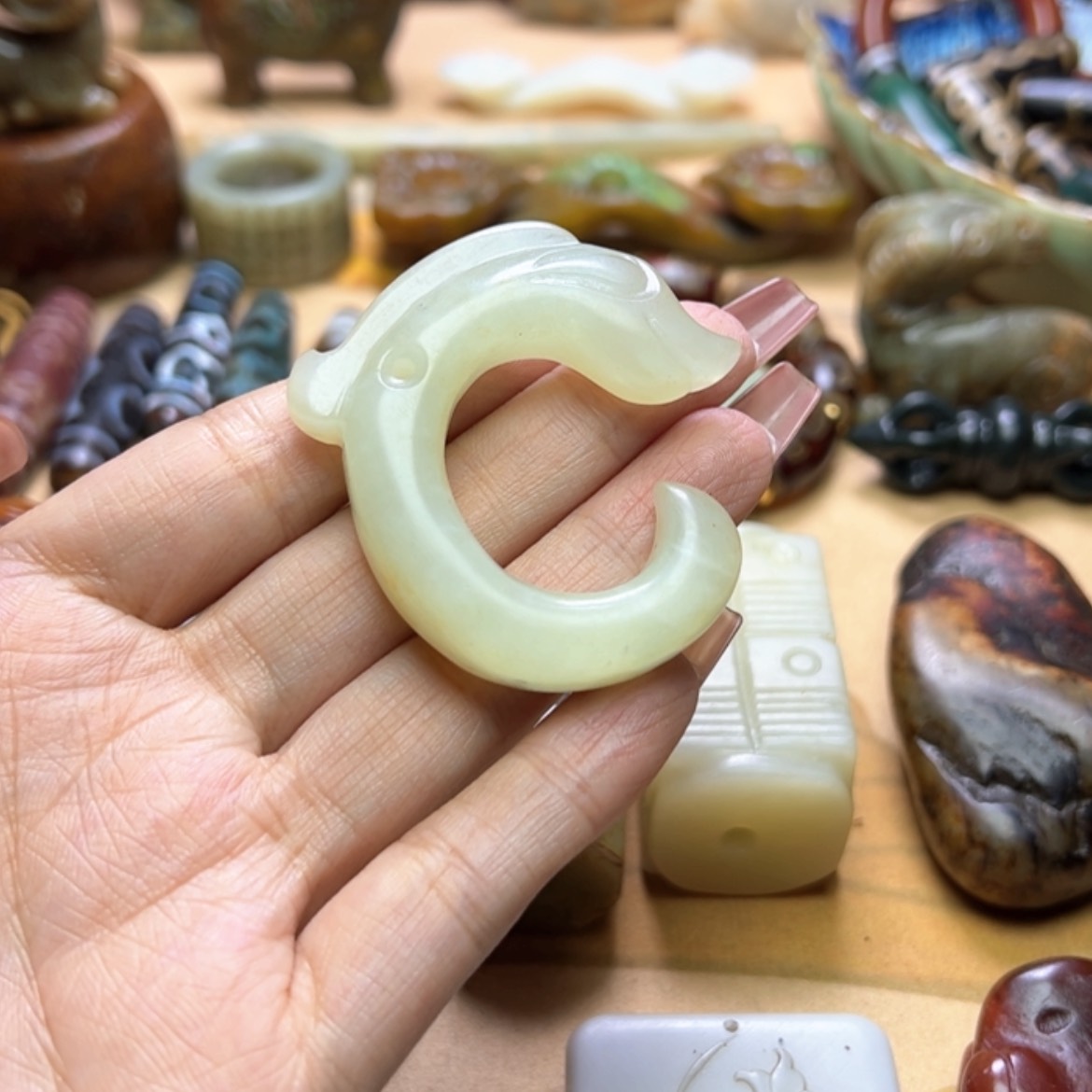 【闪购商品】蛇纹石玉颈饰未镶嵌