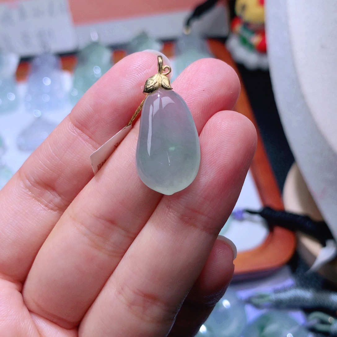 颈饰18K金镶嵌翡翠福瓜