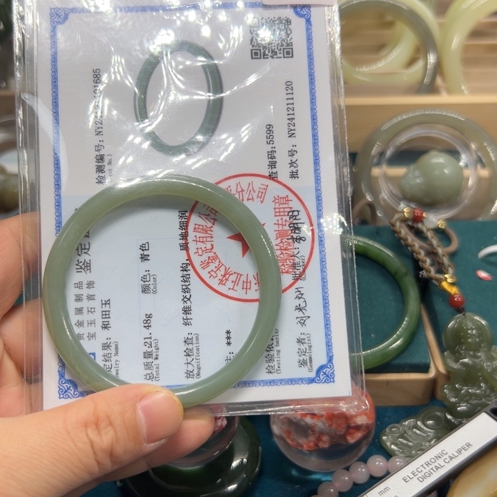 和田玉手镯未镶嵌雪****?57.4圈围10072