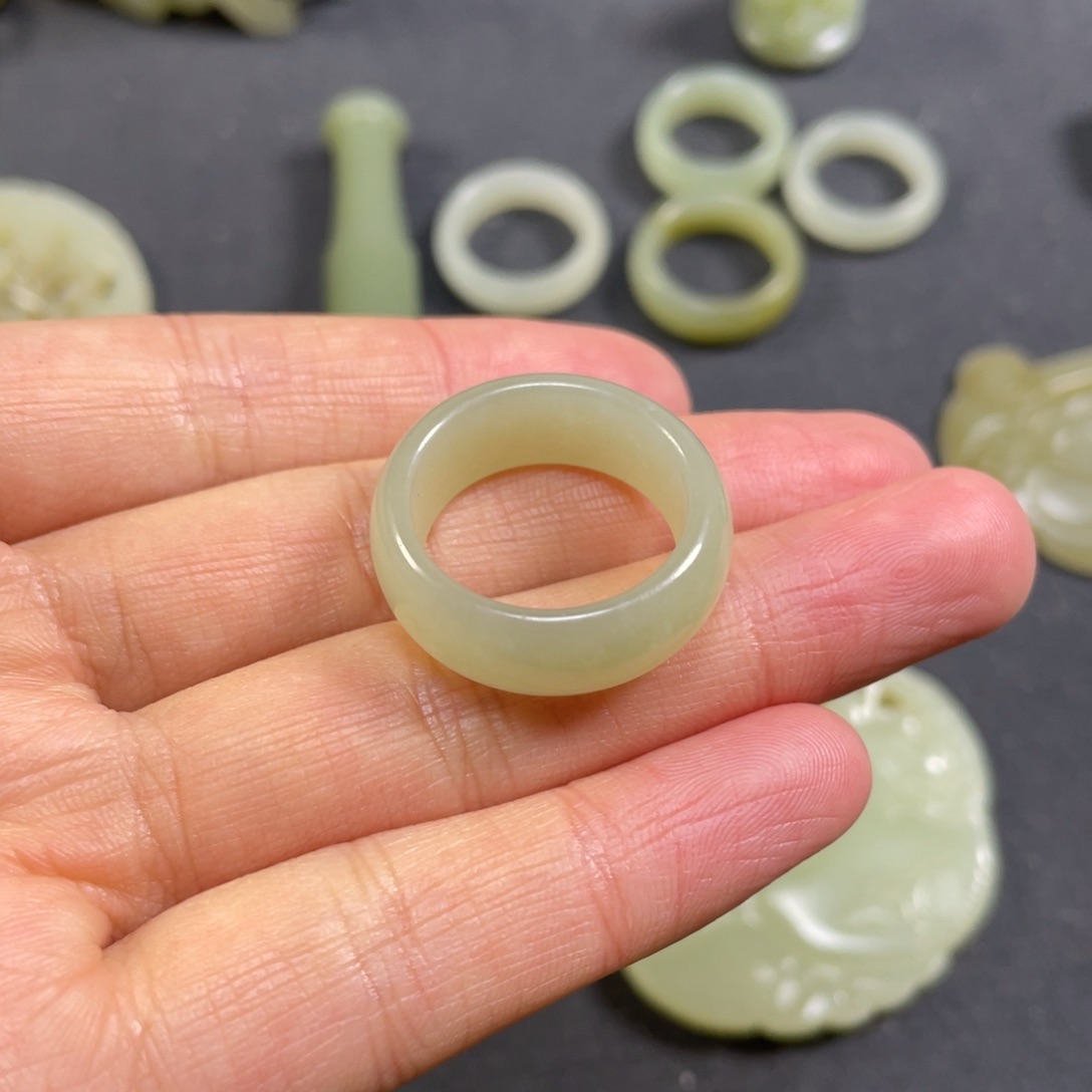 ╰***徐和田玉未镶嵌颈饰