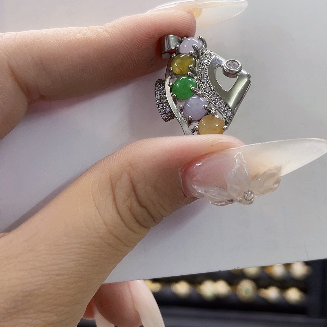 翡翠未镶嵌颈饰天然翡翠Ａ货