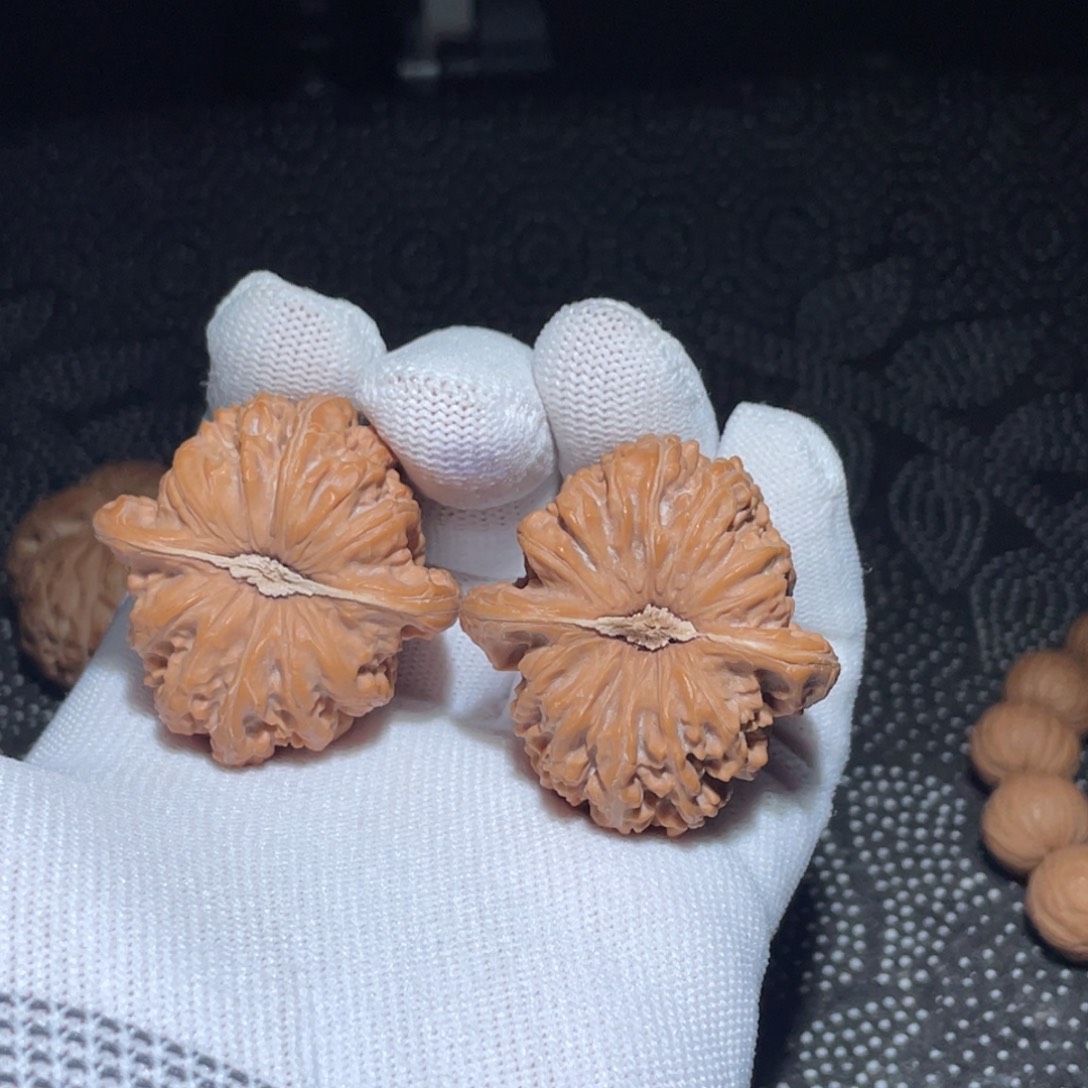 文玩核桃吊坠肚40密纹粉皮