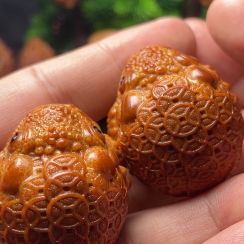 橄榄核手串/手链金币金蝉手球一对3.7左右