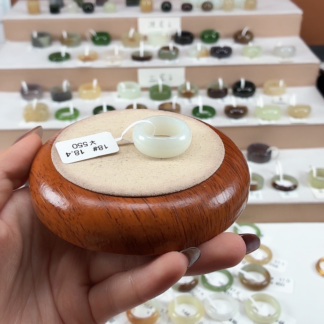 锦***。和田玉未镶嵌戒指