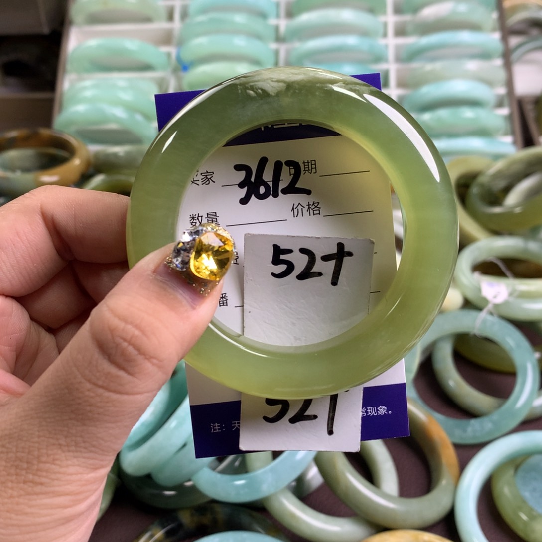 蛇纹石玉手镯未镶嵌3612