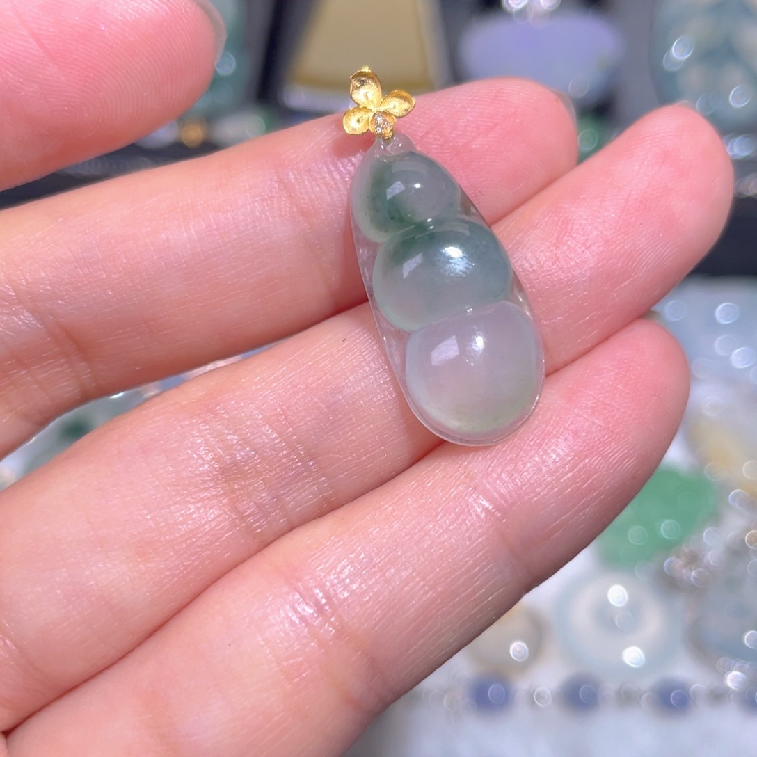 翡翠18K金镶嵌颈饰翡翠