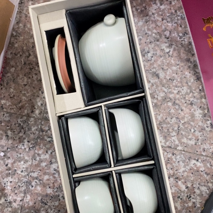 陶瓷艺术品及陶瓷壶