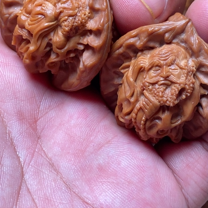 闪****风味纯手工核桃雕刻达摩悟道三棱
