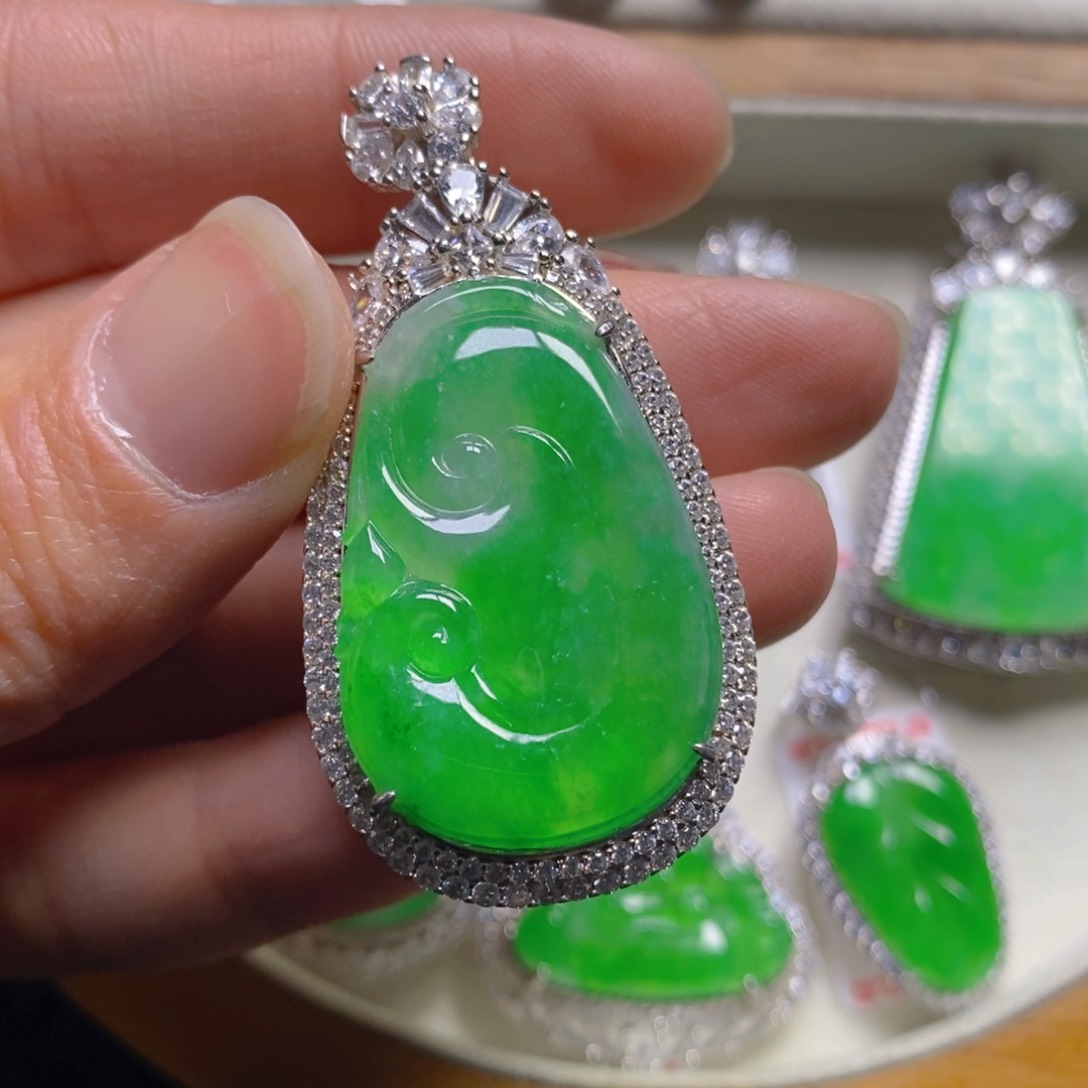 翡翠颈饰银S925镶嵌如意吊坠