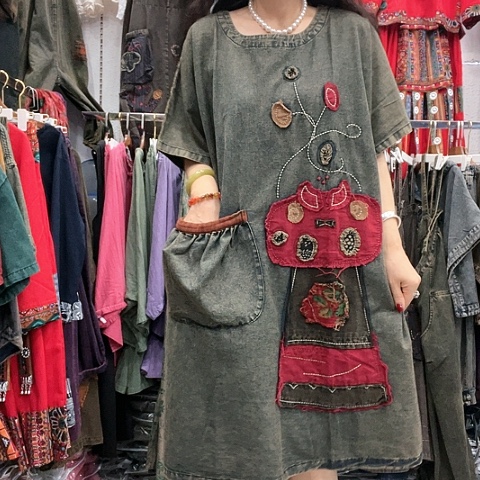 刺绣招财猫牛仔连衣裙