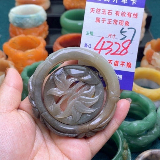 【闪购商品】石英质玉手镯未镶嵌