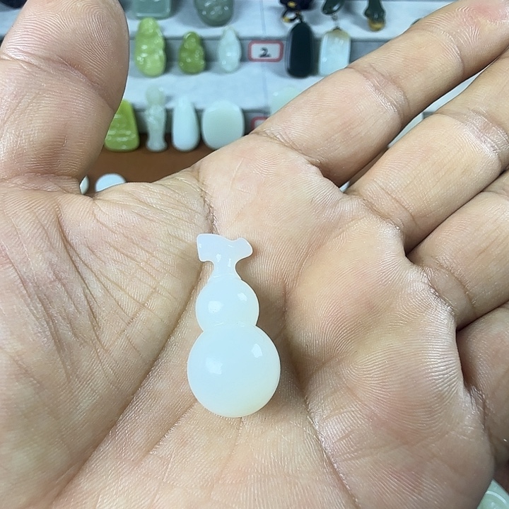 阳***7和田玉未镶嵌颈饰