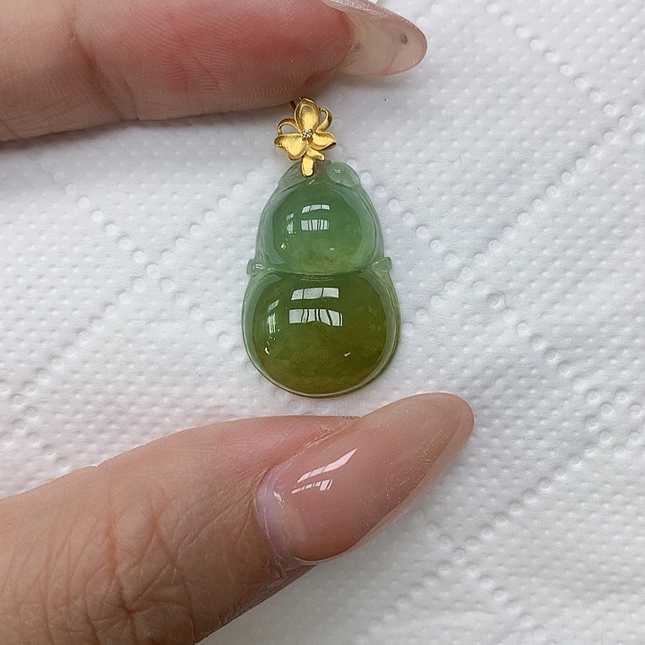 颈饰18K金镶嵌翡翠