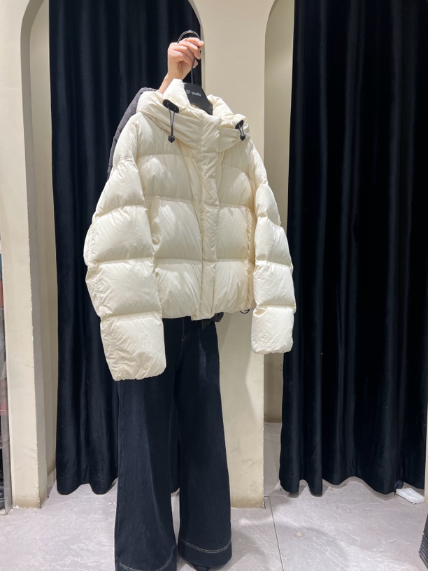V家 连帽短款泡芙羽绒服