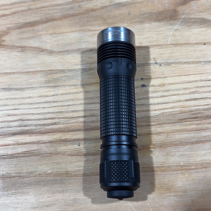 丸龟A4高显色手电