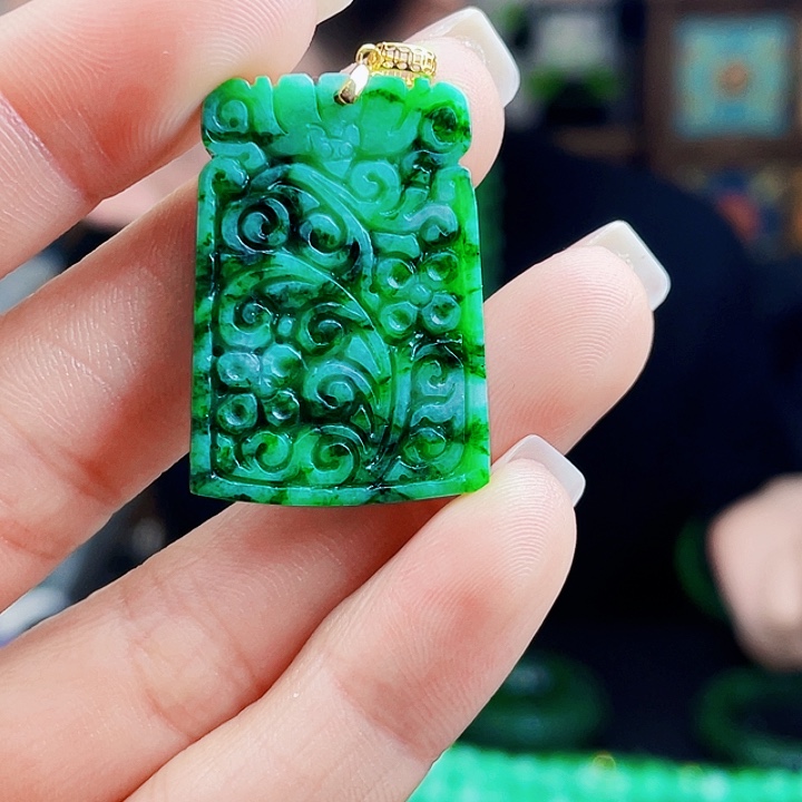 翡翠18K金镶嵌颈饰多样性