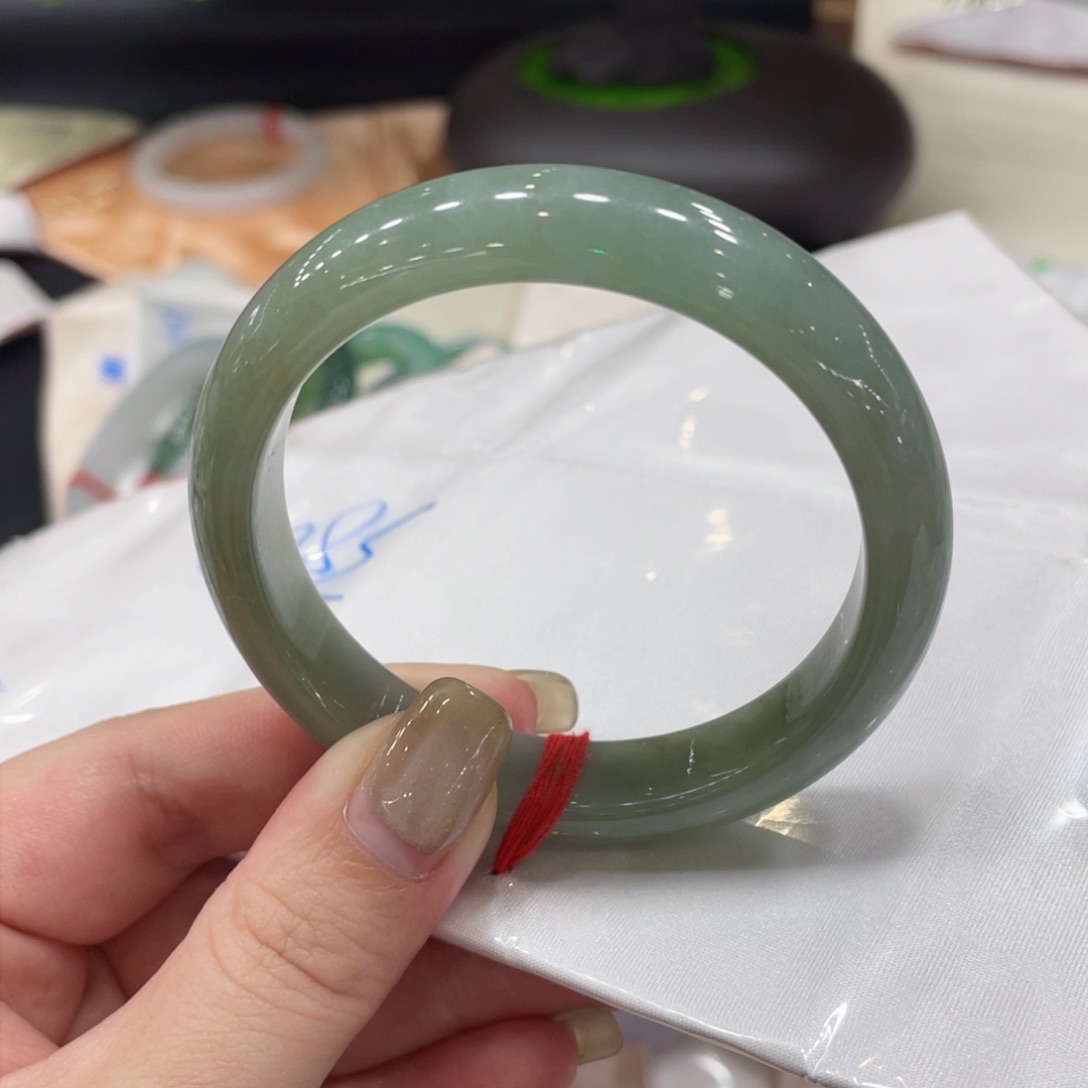 【闪购商品】未镶嵌手镯翡翠正54