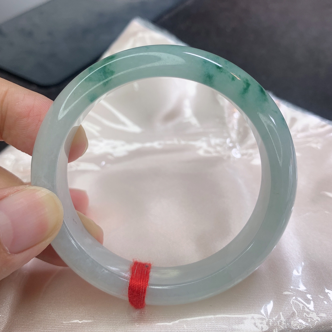 A293缅甸天然A货翡翠53-54圈口飘花正圈手镯、有纹裂