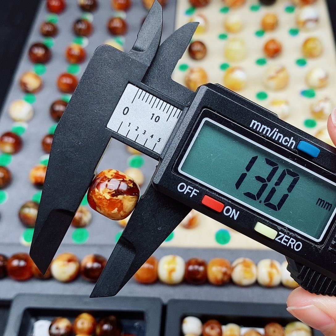 蜜蜡裸石未镶嵌蜜蜡