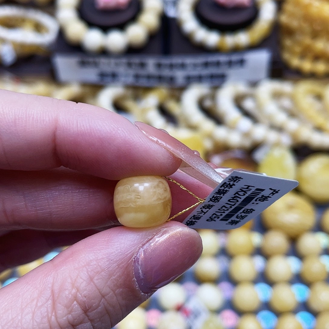 琥珀珠宝奇石未镶嵌11.5×10.4mm微瑕花粉沙眼