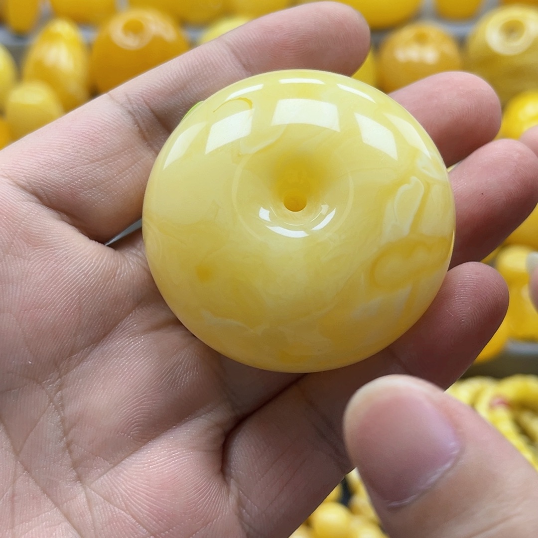 藏***人蜜蜡未镶嵌珠宝奇石