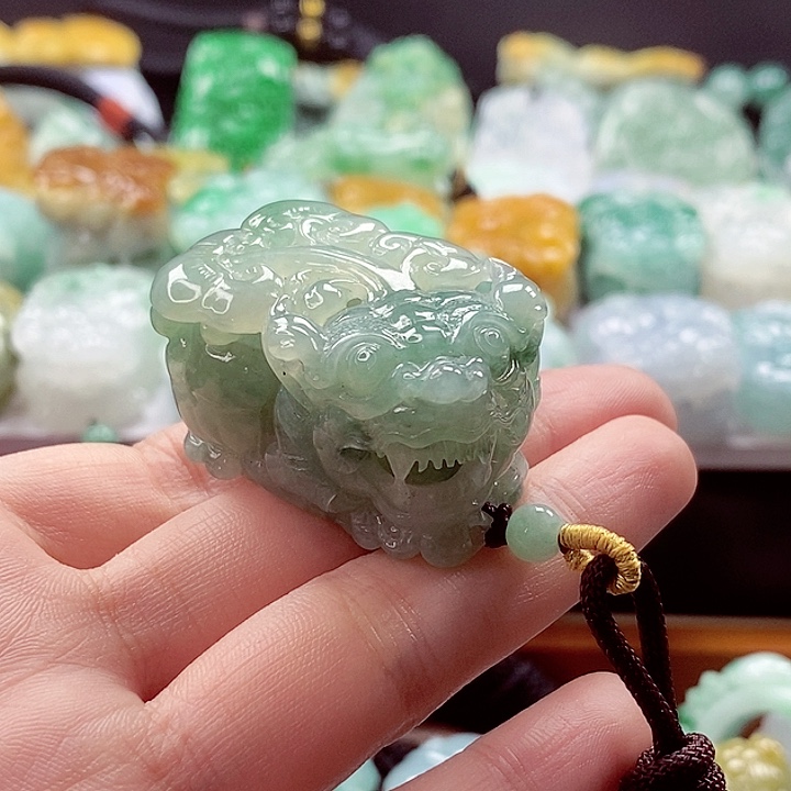 翡翠未镶嵌颈饰貔貅