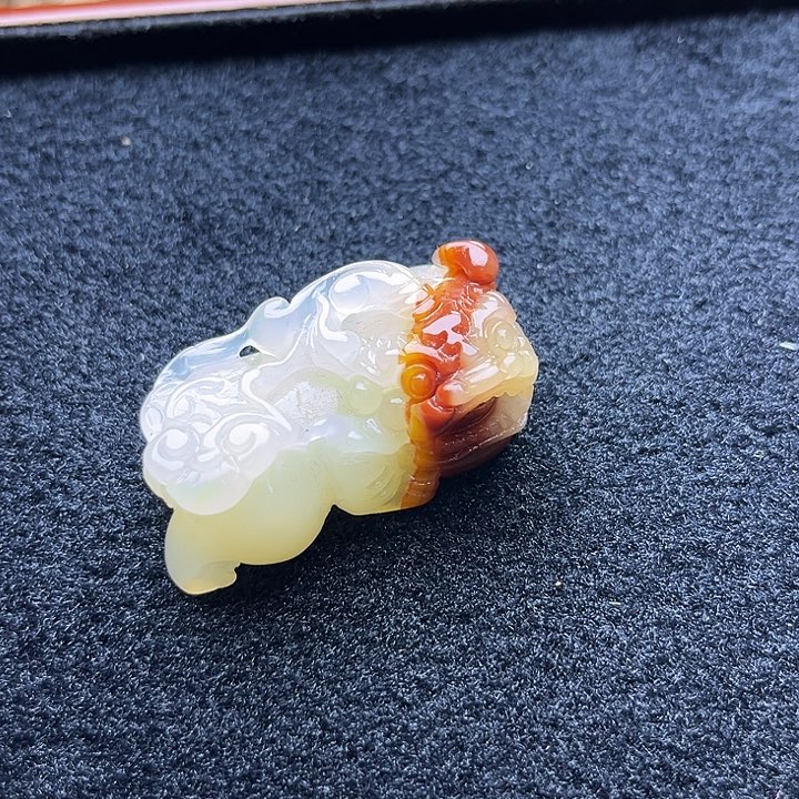 石英质玉（黄龙玉）颈饰未镶嵌