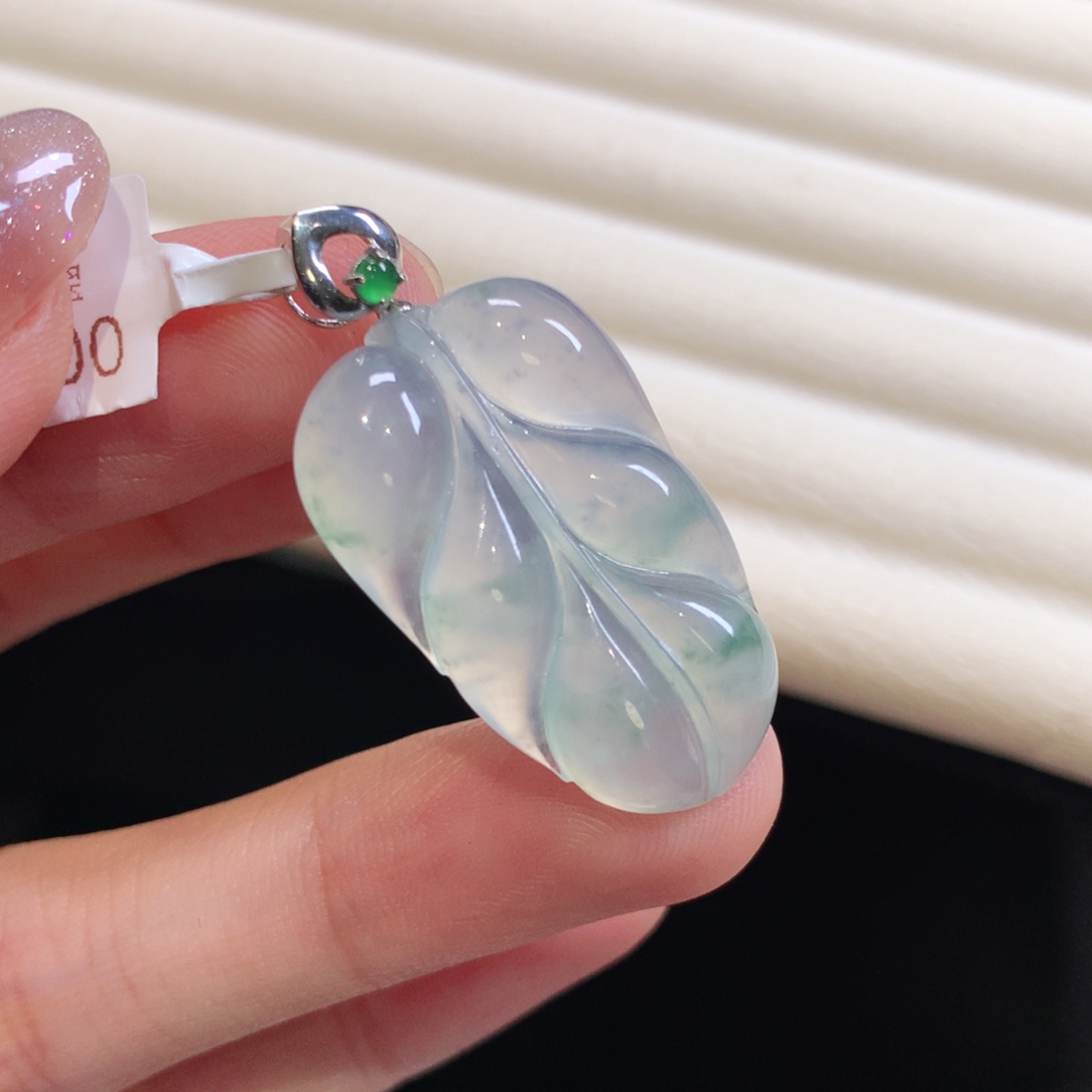 翡翠颈饰18K金镶嵌叶子