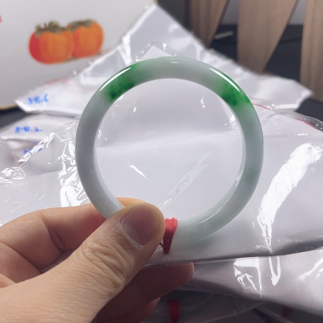 春**去以实物为准，拍哪个发哪个