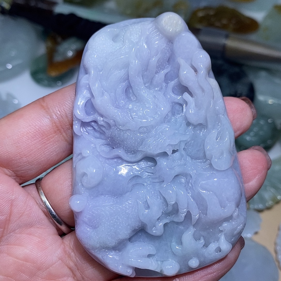 你***C翡翠未镶嵌颈饰龙牌