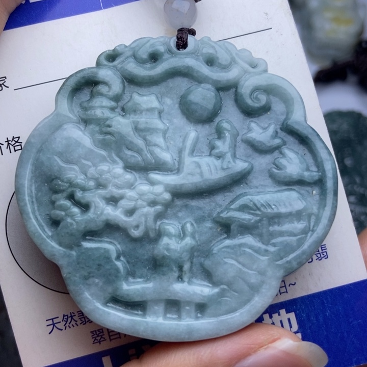 翡翠颈饰未镶嵌翡翠