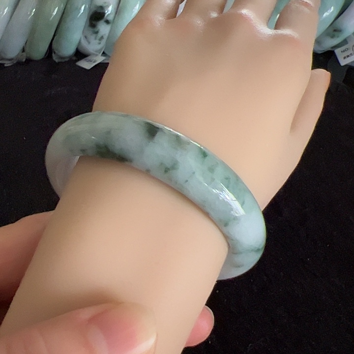 翡翠未镶嵌手镯编号42196圈口59