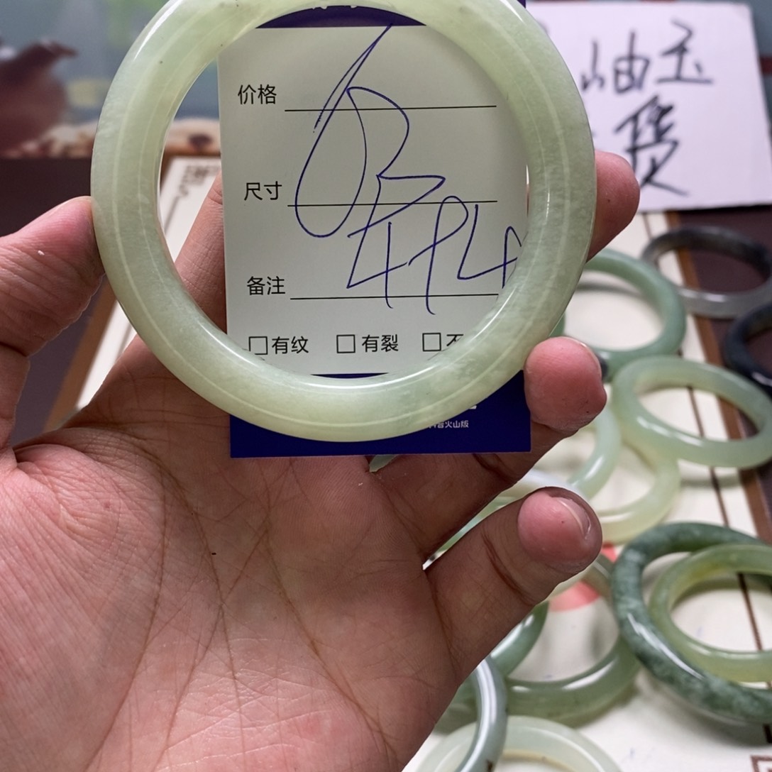 蛇纹石玉手镯未镶嵌