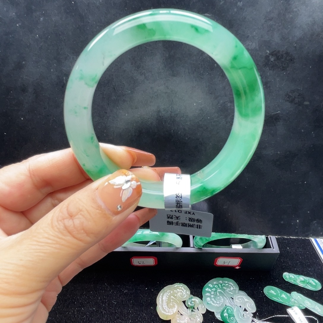 石英质玉（非洲翠）未镶嵌手镯