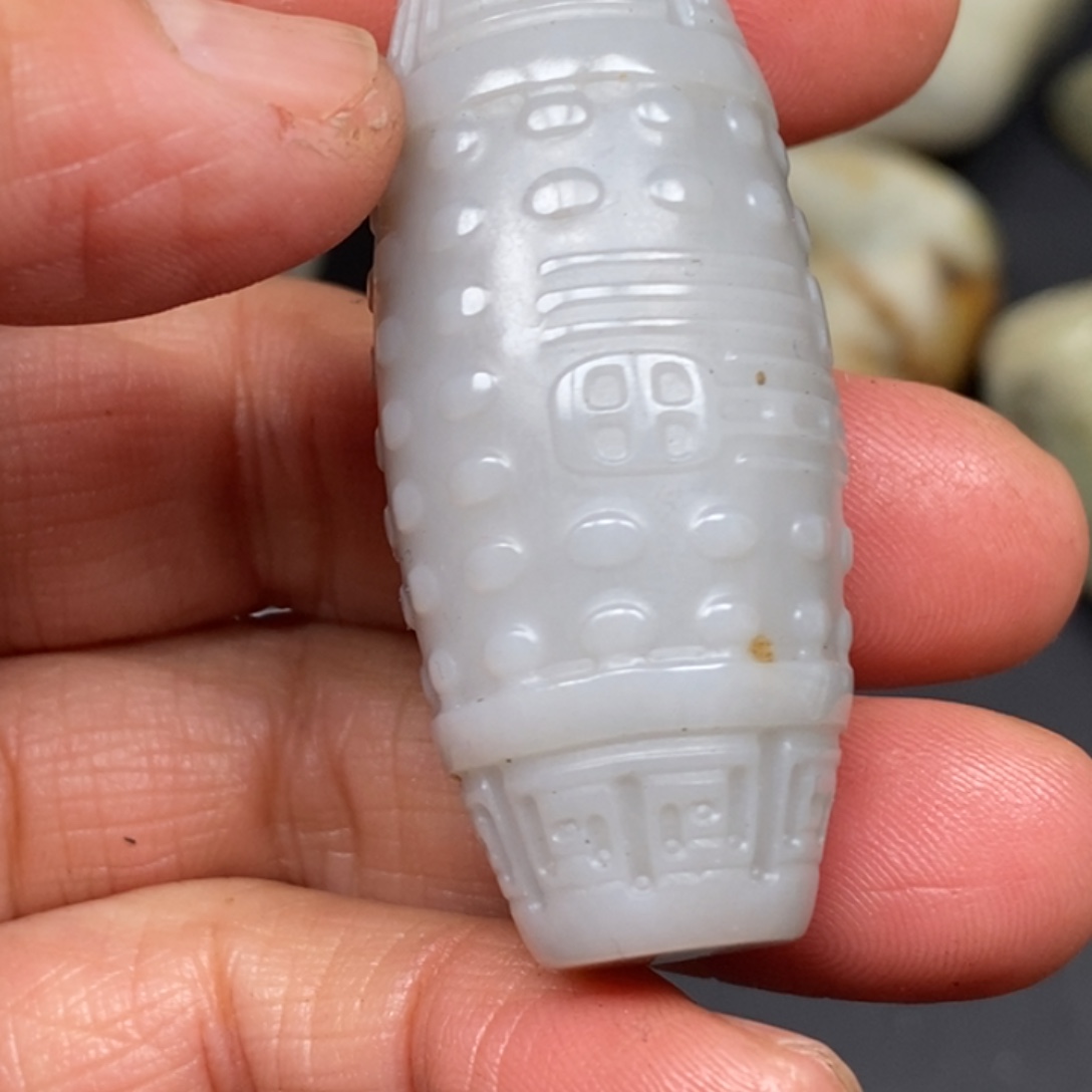 透闪石质玉挂件未镶嵌