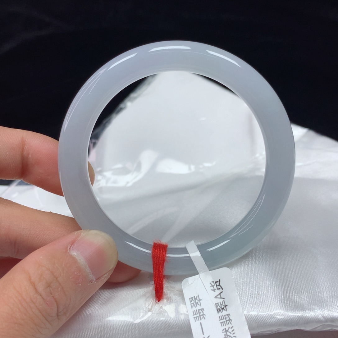 翡翠手镯（圆镯）未镶嵌52.8