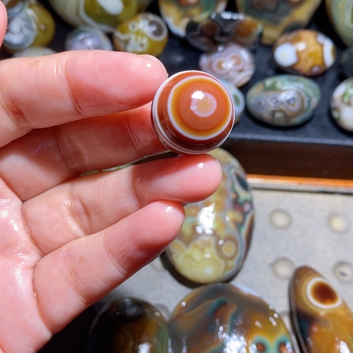 未镶嵌玛瑙/玉髓珠宝半成品卡**里